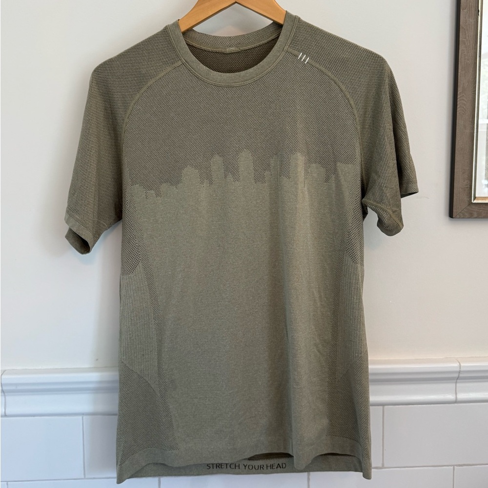 Lululemon athletic skyline shirt